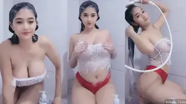 Cewek Cantik Colmek Basah di Kamar Mandi Live poster