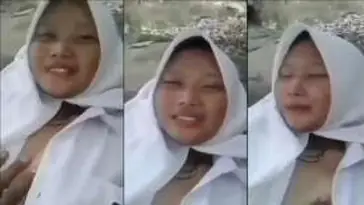 Gadis SMA Indo Ngewe di Batu Sungai Alam Terbuka Viral HD poster